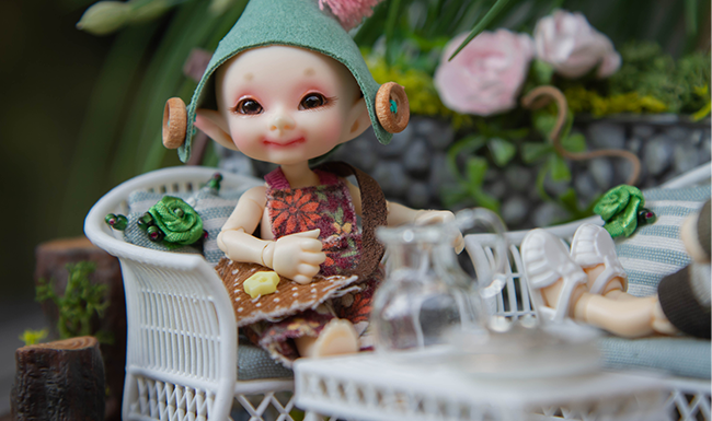 Building Detailed Furniture for Ball-Jointed Dolls with Resin 3D Printer
